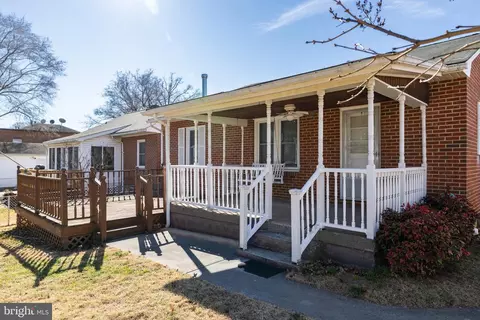 Exterior - 1616 S Braddock St, Winchester, VA 22601 photo 3 of 8