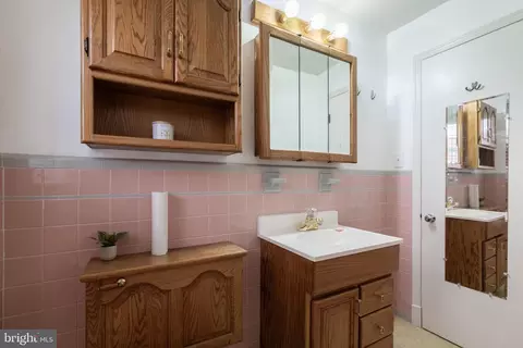 Bath - 1616 S Braddock St, Winchester, VA 22601 photo 2 of 2