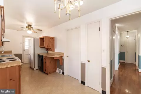 Entry Way - 1616 S Braddock St, Winchester, VA 22601 photo 2 of 3