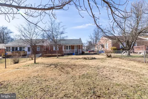 Exterior - 1616 S Braddock St, Winchester, VA 22601 photo 4 of 8