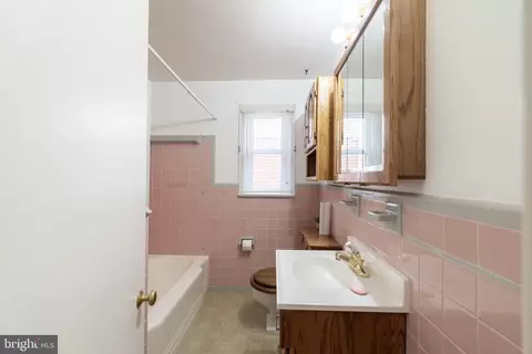 Bath - 1616 S Braddock St, Winchester, VA 22601 photo 1 of 2