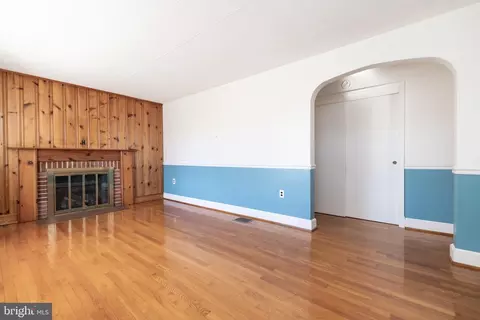 Living - 1616 S Braddock St, Winchester, VA 22601 photo 1 of 3