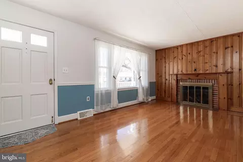 Living - 1616 S Braddock St, Winchester, VA 22601 photo 2 of 3