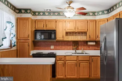 Kitchen - 556 Eagle Dr, Winchester, VA 22601 photo 2 of 3