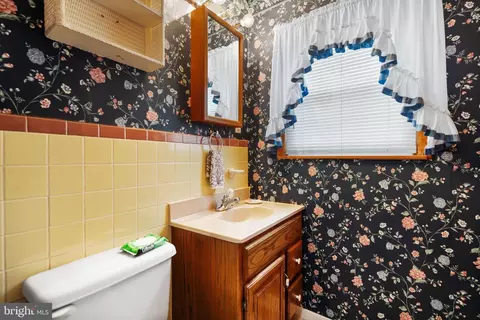 Entry Way - 556 Eagle Dr, Winchester, VA 22601 photo 2 of 2