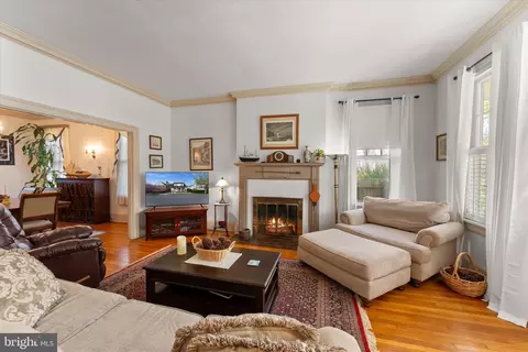 Living - 220 Wolfe St, Winchester, VA 22601 photo 1 of 3