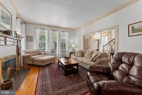 Living - 220 Wolfe St, Winchester, VA 22601 photo 2 of 3