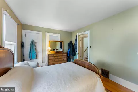 Bedroom - 220 Wolfe St, Winchester, VA 22601 photo 5 of 7