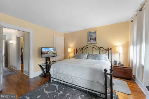 Bedroom - 220 Wolfe St, Winchester, VA 22601 photo 3 of 7