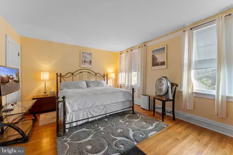 Bedroom - 220 Wolfe St, Winchester, VA 22601 photo 1 of 7