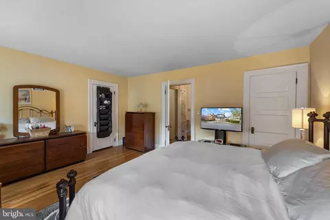 Bedroom - 220 Wolfe St, Winchester, VA 22601 photo 2 of 7