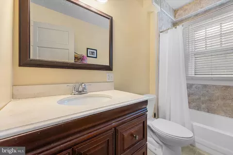 Bath - 220 Wolfe St, Winchester, VA 22601 photo 2 of 2
