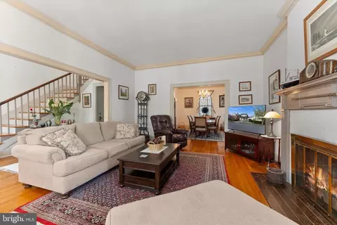 Living - 220 Wolfe St, Winchester, VA 22601 photo 3 of 3