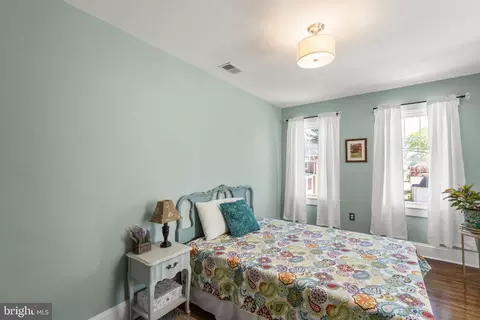 Bedroom - 529 N Braddock St, Winchester, VA 22601 photo 2 of 6