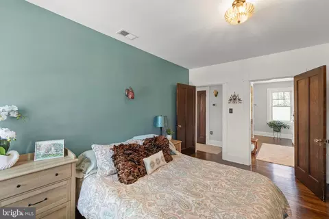 Bedroom - 529 N Braddock St, Winchester, VA 22601 photo 5 of 6