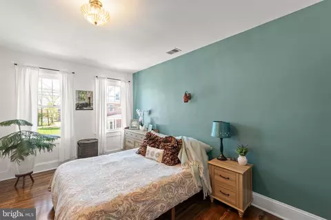 Bedroom - 529 N Braddock St, Winchester, VA 22601 photo 4 of 6