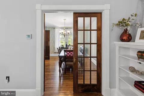 Entry Way - 529 N Braddock St, Winchester, VA 22601 photo 5 of 12