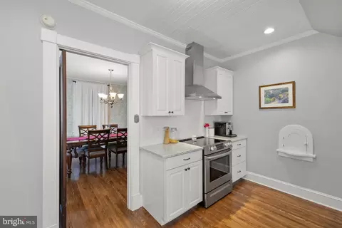Entry Way - 529 N Braddock St, Winchester, VA 22601 photo 6 of 12