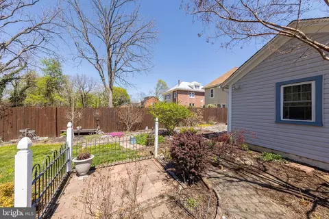 Exterior - 529 N Braddock St, Winchester, VA 22601 photo 10 of 15