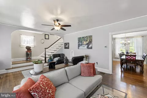 Entry Way - 529 N Braddock St, Winchester, VA 22601 photo 4 of 12