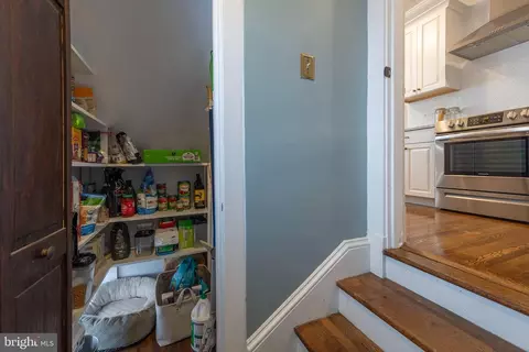Entry Way - 529 N Braddock St, Winchester, VA 22601 photo 11 of 12