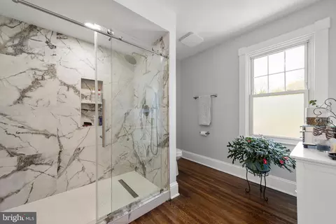 Bath - 529 N Braddock St, Winchester, VA 22601 photo 3 of 3