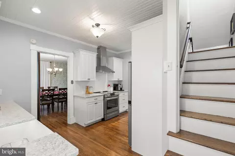 Entry Way - 529 N Braddock St, Winchester, VA 22601 photo 7 of 12