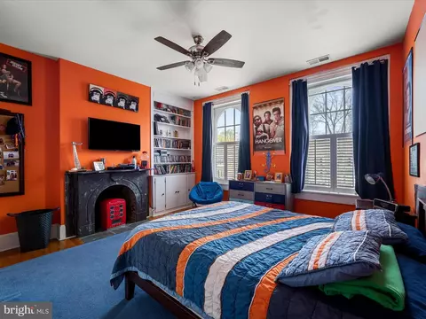 Bedroom - 331 N Braddock St, Winchester, VA 22601 photo 3 of 9