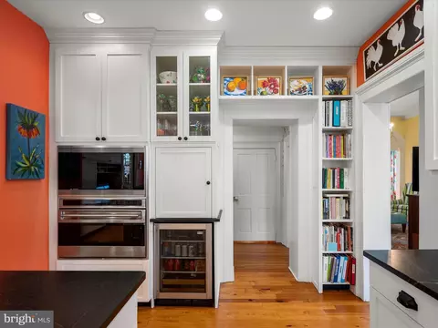 Entry Way - 331 N Braddock St, Winchester, VA 22601 photo 5 of 13