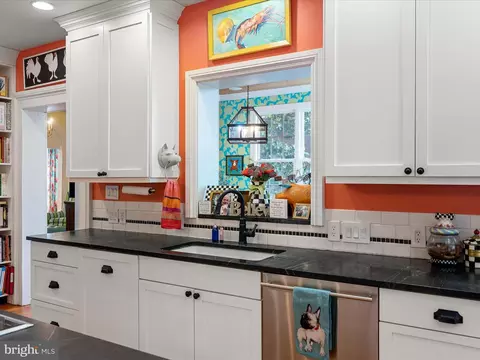 Kitchen - 331 N Braddock St, Winchester, VA 22601 photo 3 of 4