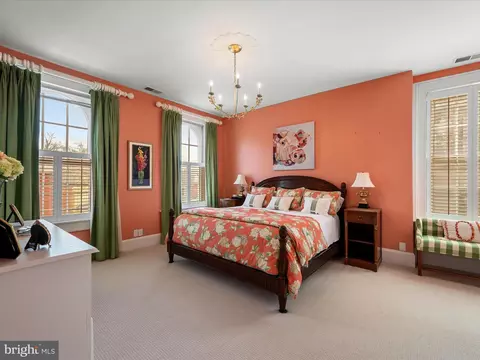 Bedroom - 331 N Braddock St, Winchester, VA 22601 photo 5 of 9