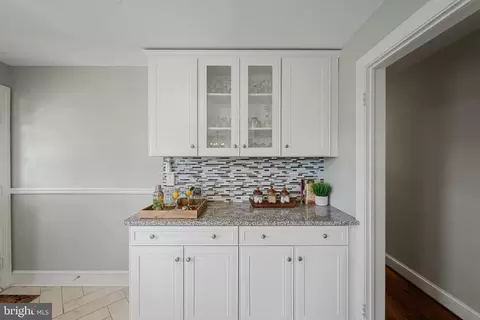 Entry Way - 435 Mosby St, Winchester, VA 22601 photo 3 of 4