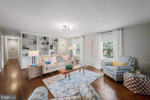 Living - 435 Mosby St, Winchester, VA 22601 photo 5 of 5