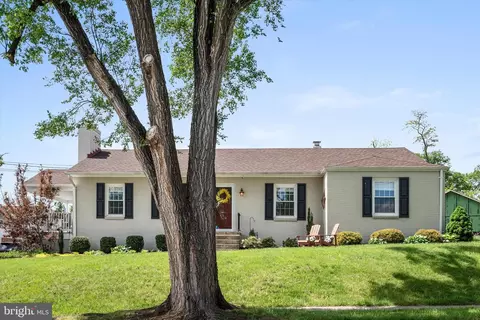 Exterior - 435 Mosby St, Winchester, VA 22601 photo 2 of 12