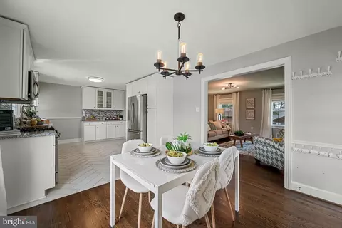 Dining - 435 Mosby St, Winchester, VA 22601 photo 2 of 4