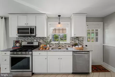 Kitchen - 435 Mosby St, Winchester, VA 22601 photo 1 of 3