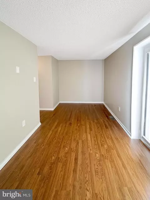 Living - 7 E Hart St, Winchester, VA 22601 photo 1 of 4
