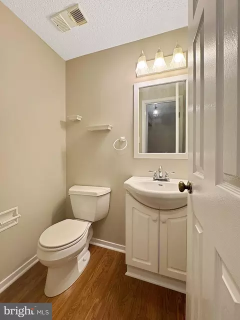 Bath - 7 E Hart St, Winchester, VA 22601 photo 1 of 3