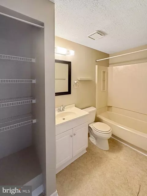 Bath - 7 E Hart St, Winchester, VA 22601 photo 3 of 3