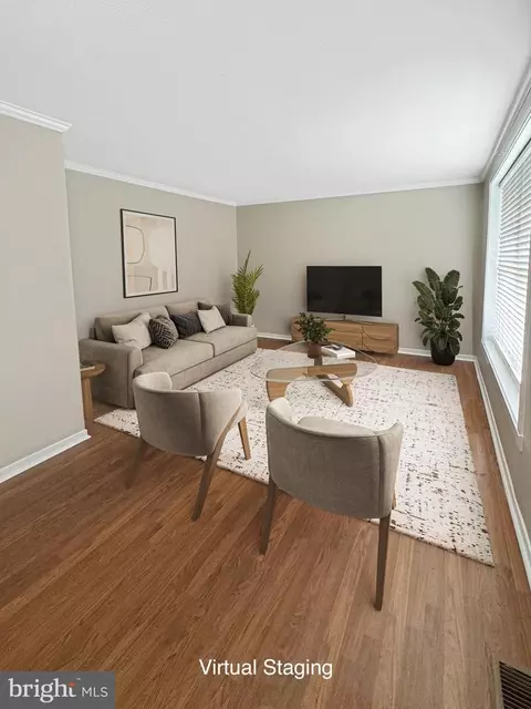 Living - 7 E Hart St, Winchester, VA 22601 photo 3 of 4