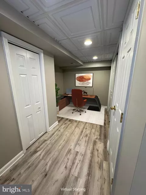 Entry Way - 7 E Hart St, Winchester, VA 22601 photo 3 of 3