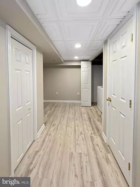 Entry Way - 7 E Hart St, Winchester, VA 22601 photo 1 of 3