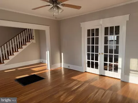 Living - 10 Richards Ave, Winchester, VA 22601 photo 1 of 3