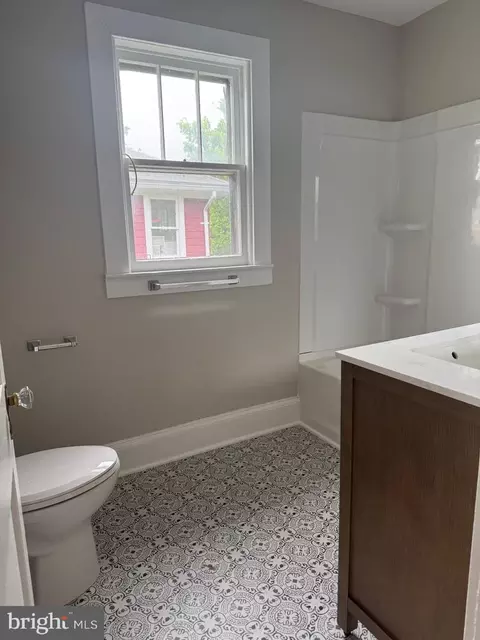 Bath - 10 Richards Ave, Winchester, VA 22601 photo 2 of 2