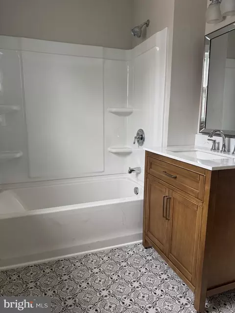 Bath - 10 Richards Ave, Winchester, VA 22601 photo 1 of 2