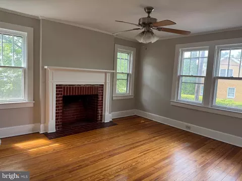 Living - 10 Richards Ave, Winchester, VA 22601 photo 2 of 3