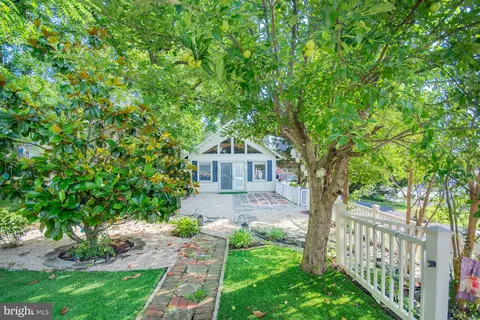 Exterior - 121 E James St, Winchester, VA 22601 photo 4 of 9