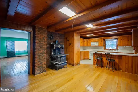 Entry Way - 121 E James St, Winchester, VA 22601 photo 1 of 10
