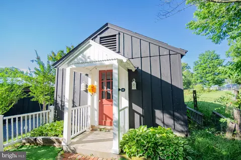 Exterior - 121 E James St, Winchester, VA 22601 photo 5 of 9