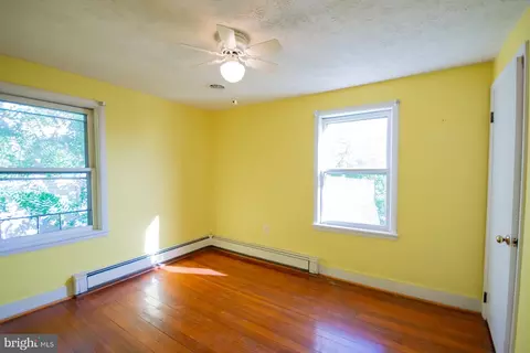 Bedroom - 121 E James St, Winchester, VA 22601 photo 5 of 9